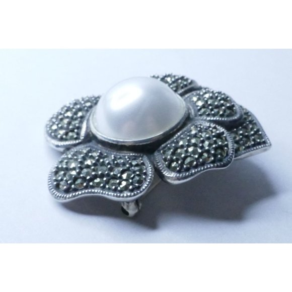 Big Bold Signed Judith Jack Sterling Silver Marcasite Faux Pearl Flower Brooch - Picture 8 of 12